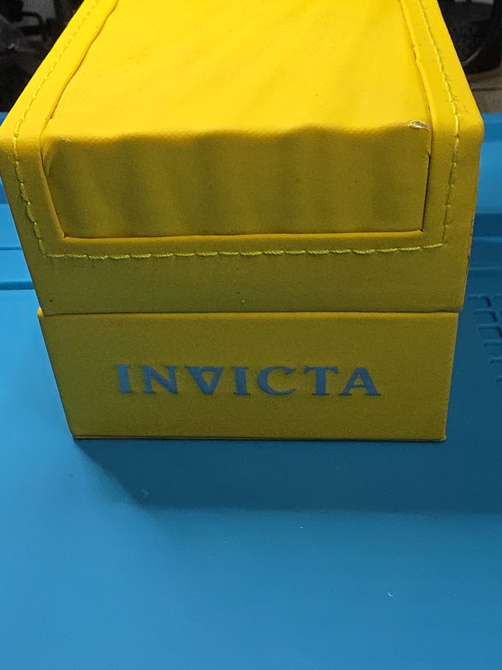 Invicta Pro Diver chronograph watch, specifically model 18907 - Picture 8 of 8